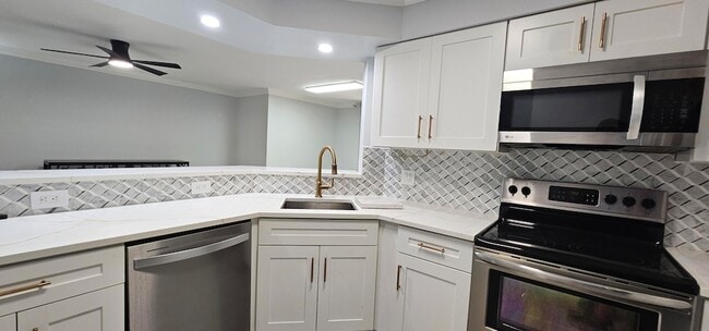 Building Photo - 400 Scotia Dr
