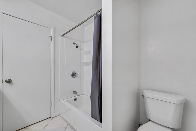 Building Photo - "Rare Single-Story Remodel: Modern 3BR End-Unit in University Park