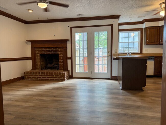 Building Photo - 722 Lord Dunmore Dr
