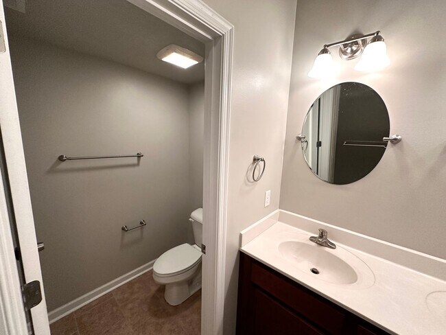 Building Photo - 200 Seasons Circle, Unit 604, Suffolk, Va,...