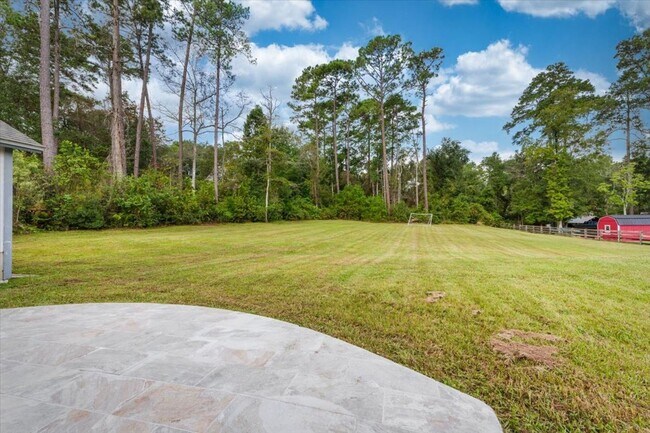 Building Photo - Beautiful 4BR Home with Fireplace, Screene...