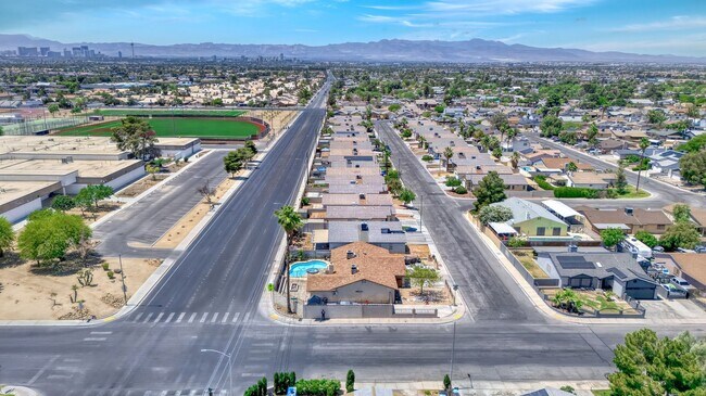 Building Photo - BEAUTIFUL SINGLE-STORY HOME LOCATED IN LAS VEGAS