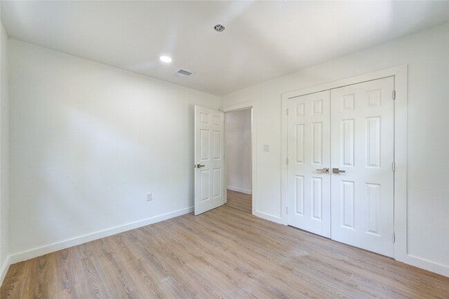 Building Photo - 6725 Madrid St