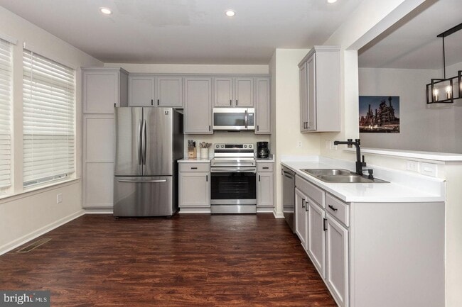 Building Photo - 1644 Oakridge Ln