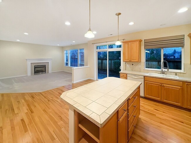 Building Photo - Spacious Rockport home in beautiful Bothell Community