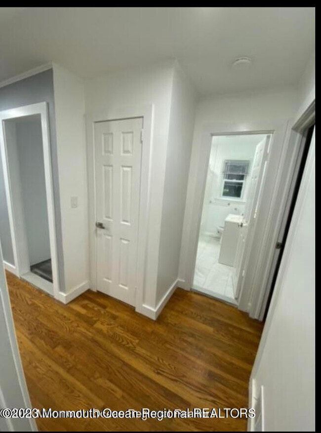 Building Photo - 437 Redmond Ave