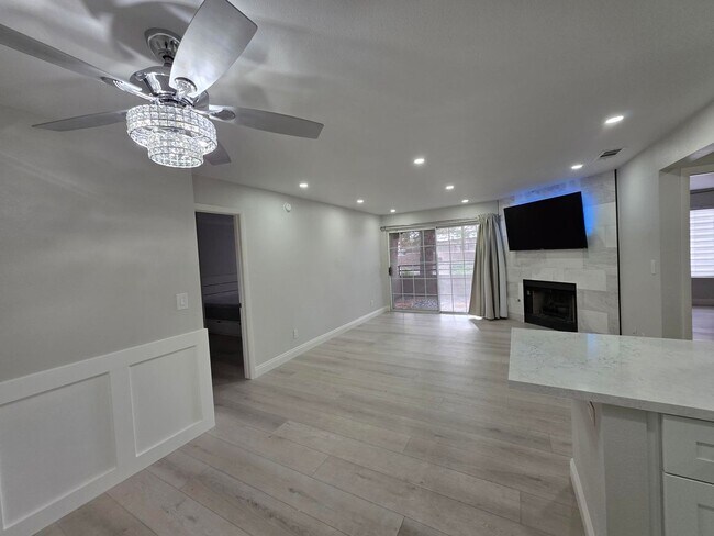 Building Photo - Immaculate Guard-Gated First-Floor Condo!