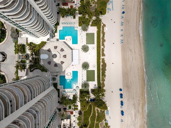 Building Photo - 16051 Collins Ave