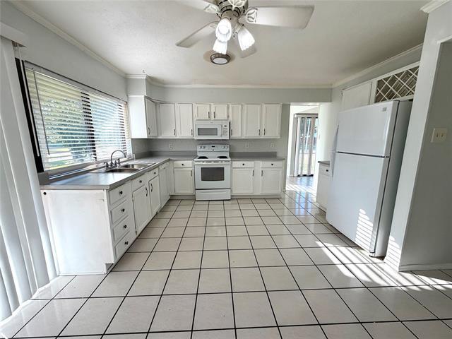 Building Photo - 4702 Spanish Trail
