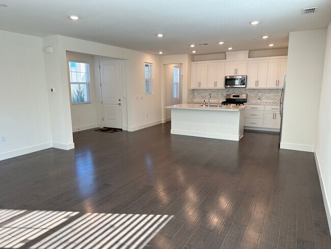 Building Photo - 2056 Marina Dr