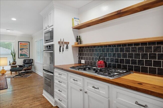 Building Photo - 847 S Mendenhall Rd