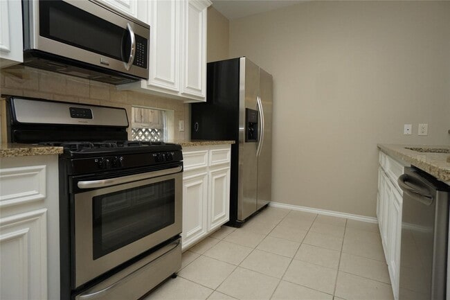 Building Photo - Location, Location! A Must-See Midtown Gem!