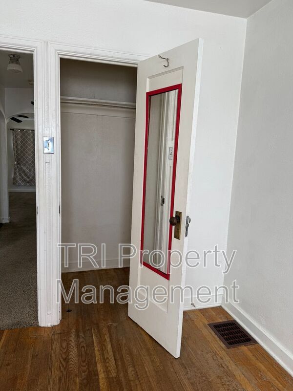 Building Photo - 2224 9th Ave