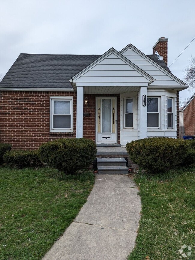 Building Photo - 18255 Oakfield Ave