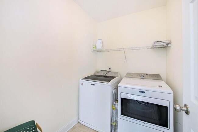 Building Photo - 520 Crossland Dr