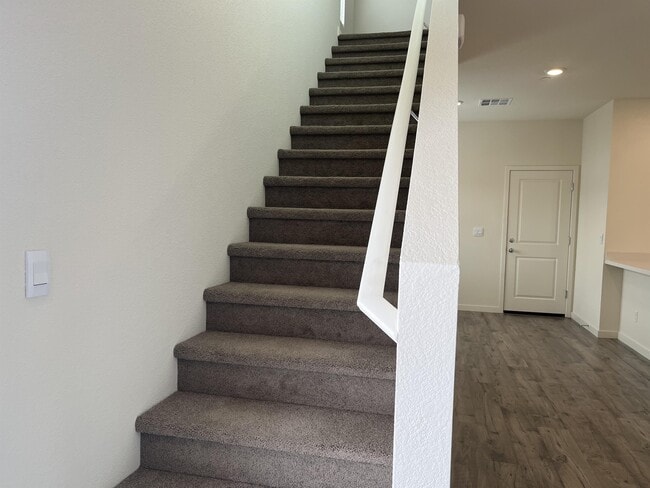 Building Photo - 3093 Pruett Dr