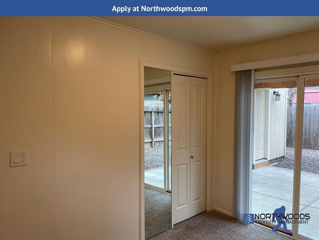 Building Photo - Newly Renovated 2 Bedroom 1 Bath Home Central Point