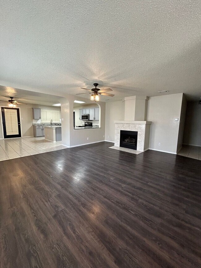 Building Photo - 5425 Veranda Ct