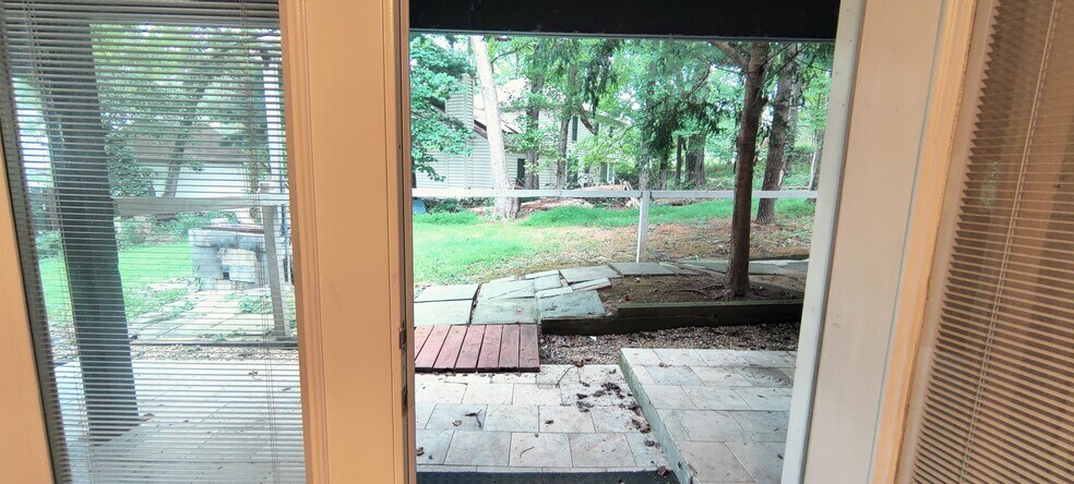 Building Photo - 332 Greenhill Way