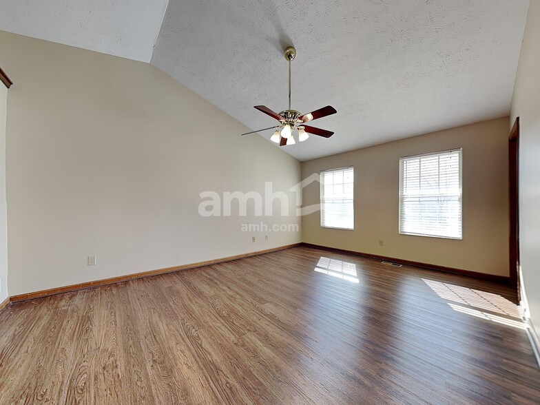 Building Photo - 6471 Willow Bend Dr