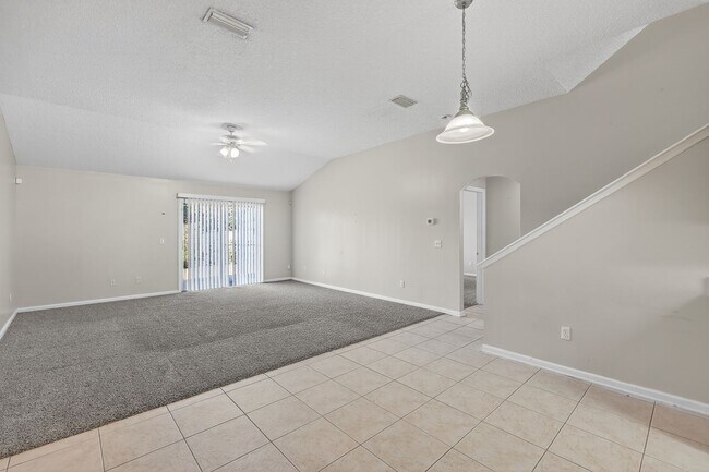 Building Photo - 9205 Redtail Dr