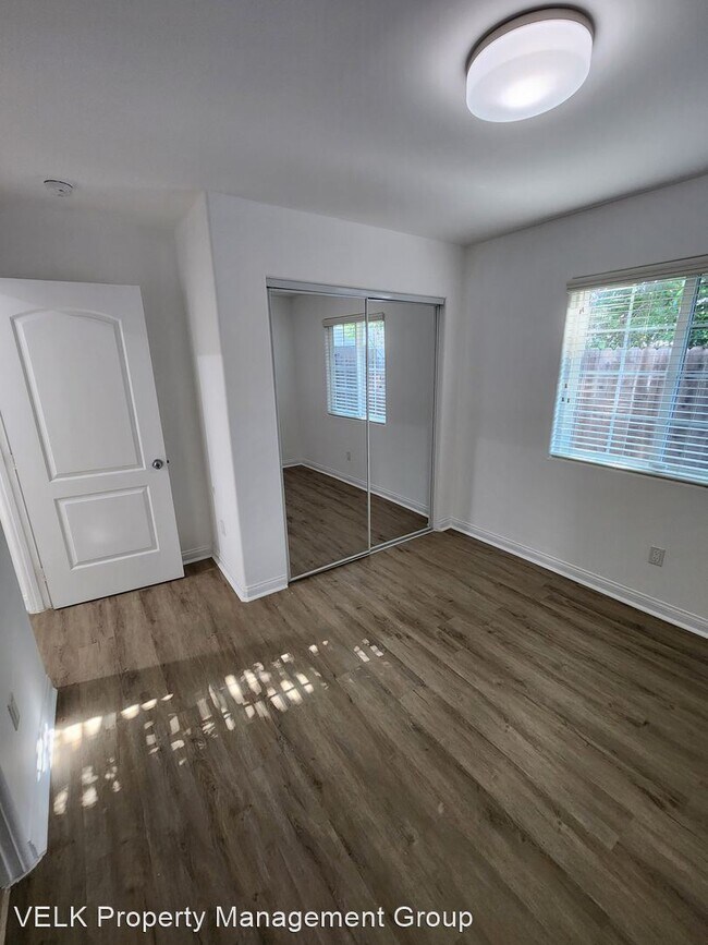 Building Photo - 3 br, 2.5 bath House - 2585 N Windsor Ave