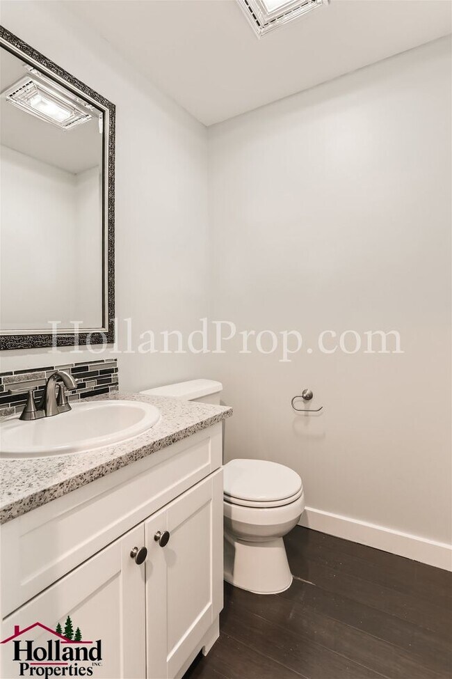 Building Photo - 3 bedroom home in a great location of Beav...