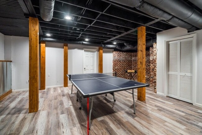Building Photo - 2795 Bentwood Dr