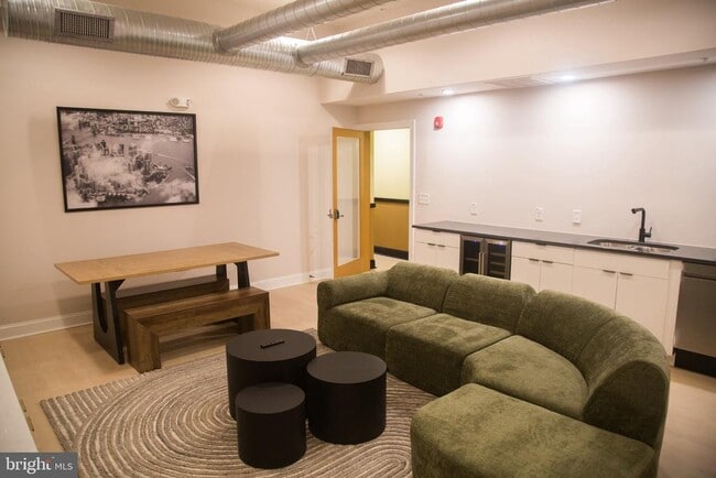 Building Photo - 600 N Howard St