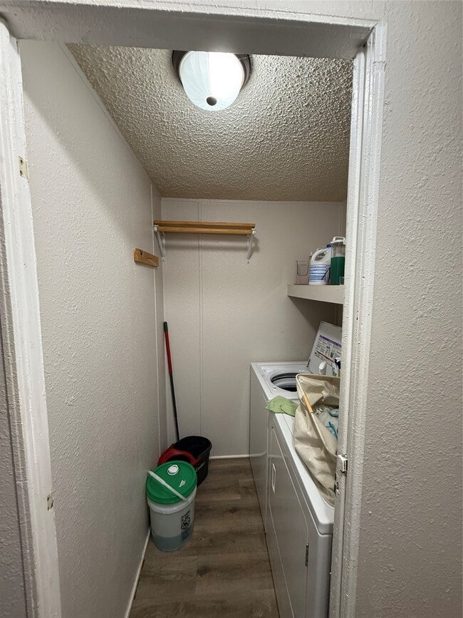 Building Photo - 9706 Camelots Ct