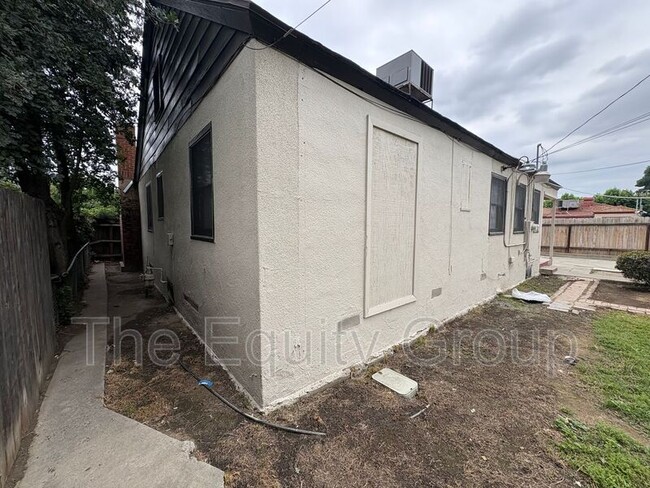 Building Photo - 309 W Noble Ave