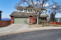 Building Photo - Lovely and Spacious Home in School Distric...