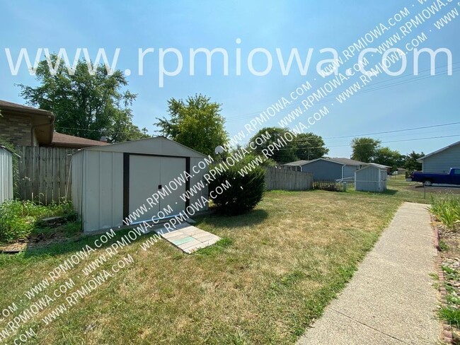 Building Photo - AFFORDABLE DUPLEX!! 2 Bedroom Duplex in An...