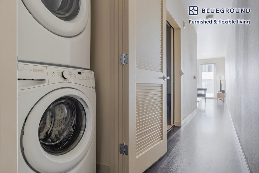 Building Photo - 1414 10th Ave