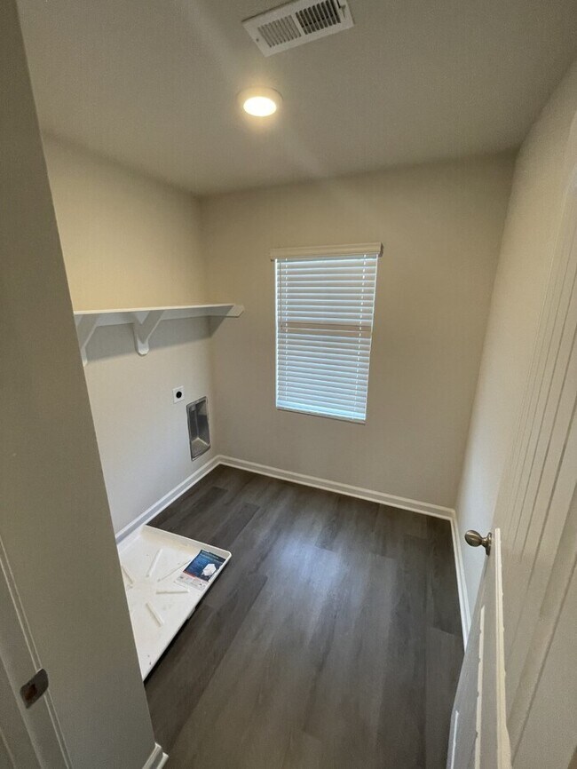 Building Photo - Brand New 2023 Townhome!