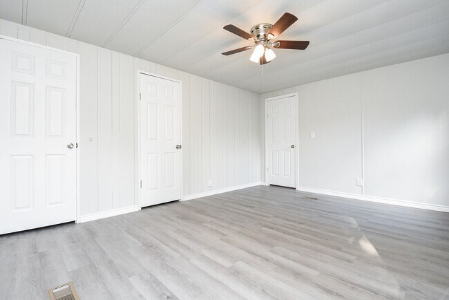 Building Photo - Cozy Roy Harris Loop mobile home