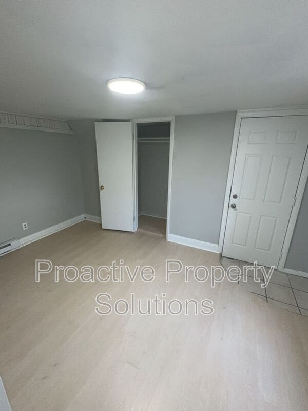 Building Photo - 534 Cherry St
