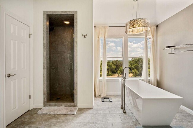 Building Photo - 5511 Courtyard Dr