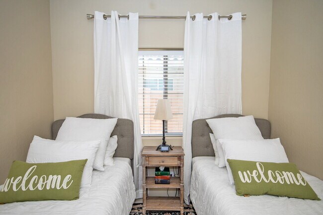 Building Photo - "Fully-Furnished 3-Bedroom, 2-Bathroom Home!"