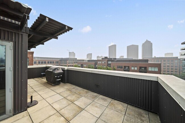 Building Photo - 251 Daniel Burnham Square