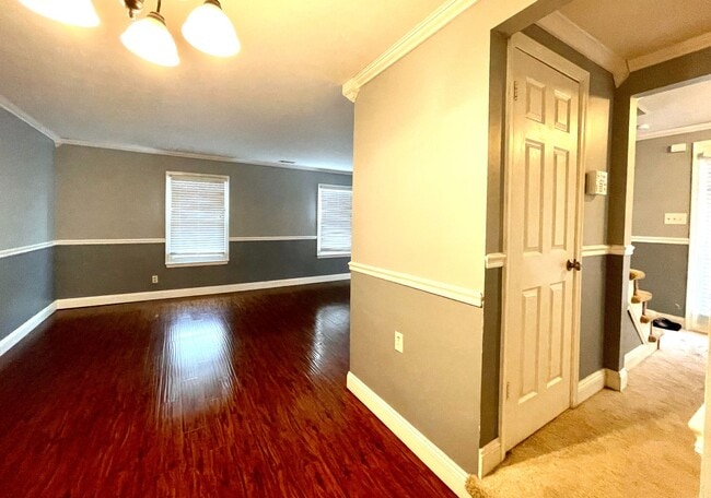 Building Photo - Beautiful 3-bedroom, 2.5-bathroom home