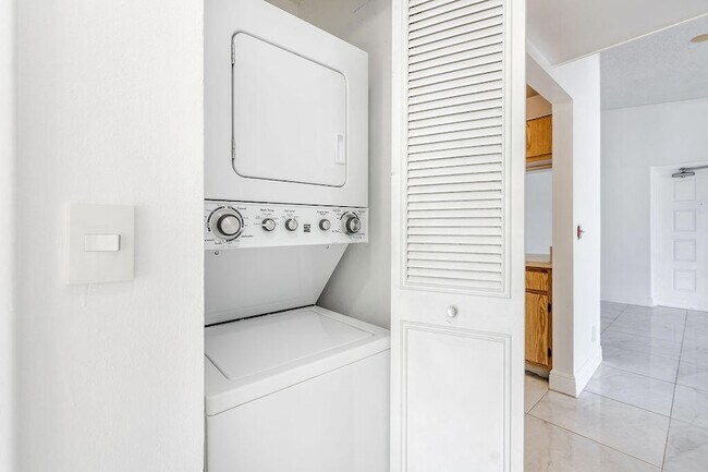 Building Photo - 3612 Alder Dr