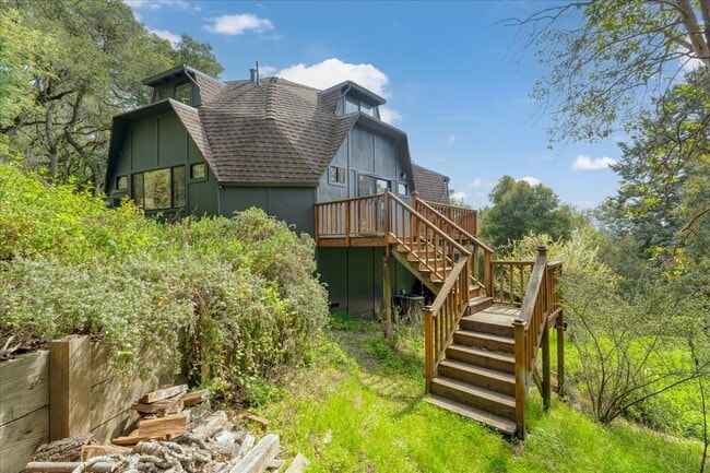 Building Photo - 250 Homestead Trl