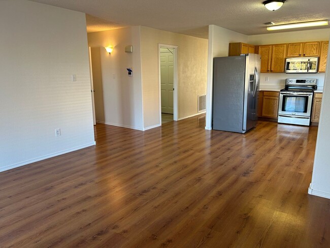 Building Photo - Move-In Special! $100 Off Per Month | 5 be...