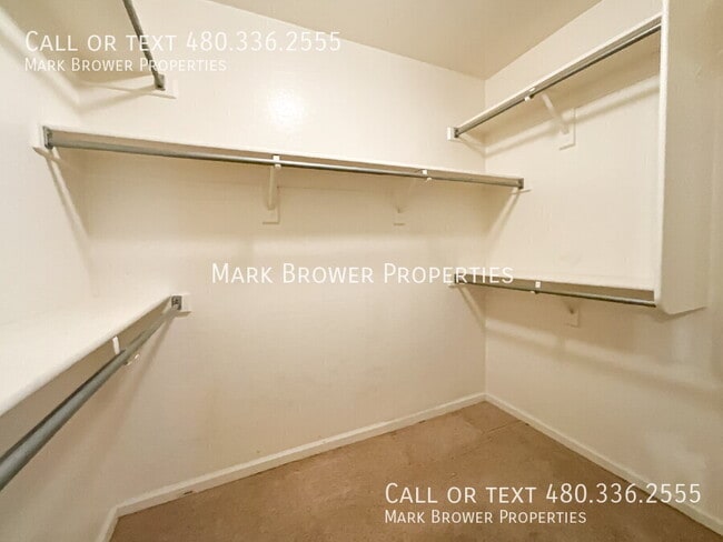 Building Photo - 380 W. Roadrunner Dr.