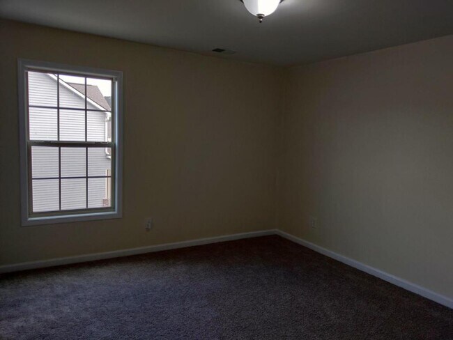 Building Photo - 128 Carolina Wren Ave