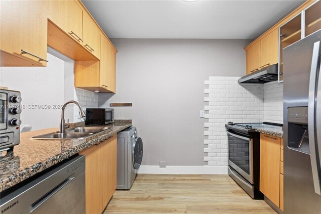 Building Photo - 677 NE 24th St