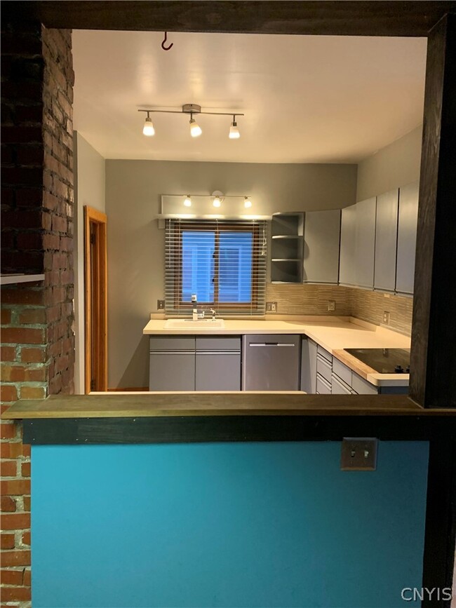 Building Photo - 327 Tennyson Ave