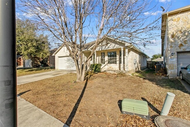 Building Photo - 9401 Pioneer Forest Dr