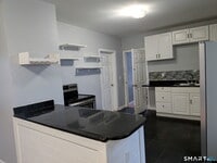 Building Photo - 220 Munson St